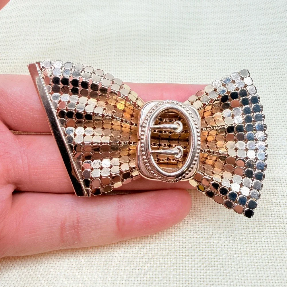 Vintage 80s Gold Tone Sequin Style Mesh Bow Brooch w/ Buckle 3